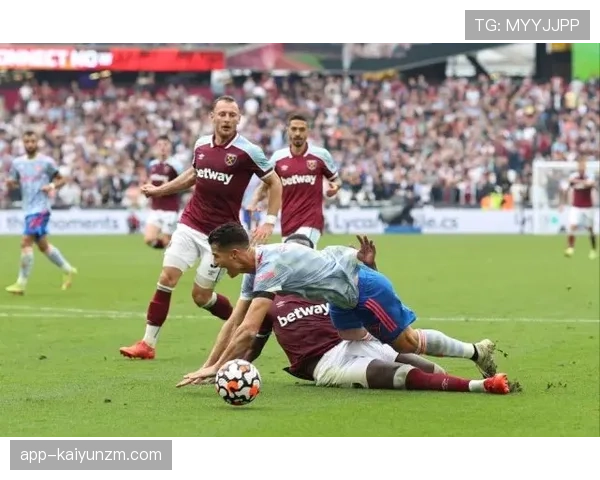 假摔判罚的核心依据：裁判如何识别并处罚非接触倒地行为