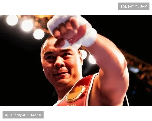 张志磊在家练拳把地板砸穿了，物业上门要赔三万