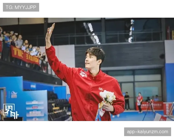 汪顺训练完直接啃鸡胸肉，这自律谁顶得住啊